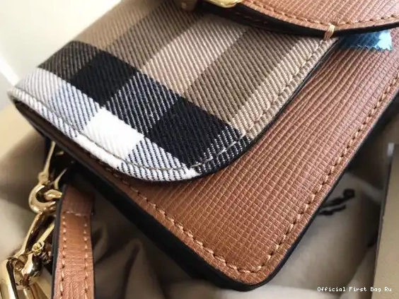 Official First Bag Ru Burberry The Buckle 0529